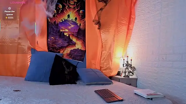 Snapshot of angel__red_ chatting on 10/06/25, 02:42 angel red online show from 10/06/25, 02:42