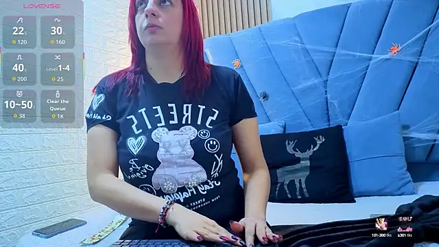 Snapshot of angel__red_ chatting on 10/12/25, 01:37 angel red online show from 10/12/25, 01:37