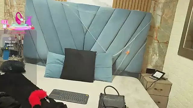 Snapshot of angel__red_ chatting on 10/30/25, 03:08 angel red online show from 10/30/25, 03:08