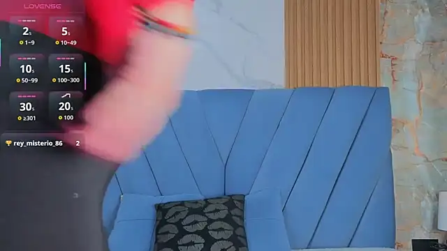 Snapshot of angel__red_ chatting on 11/24/25, 03:28 angel red online show from 11/24/25, 03:28