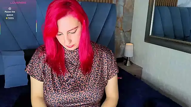 Snapshot of angel__red_ chatting on 11/30/25, 01:31 angel red online show from 11/30/25, 01:31