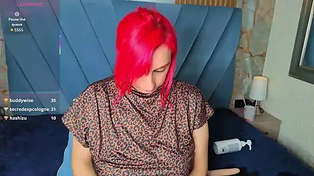 Snapshot of angel__red_ chatting on 11/30/25, 01:37 angel red online show from 11/30/25, 01:37