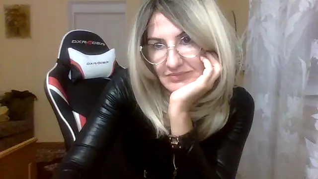 TianaQLove online show from 09/19/25, 02:51