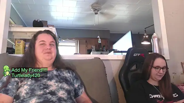 Snapshot of LittleBunny3 chatting on 10/19/25, 07:47 LittleBunny3 online show from 10/19/25, 07:47