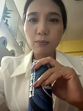 Snapshot of Dujuan-d chatting on 10/17/25, 01:46 Dujuan-d online show from 10/17/25, 01:46