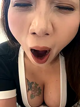 Snapshot of Dujuan-d chatting on 11/02/25, 11:12 Dujuan-d online show from 11/02/25, 11:12