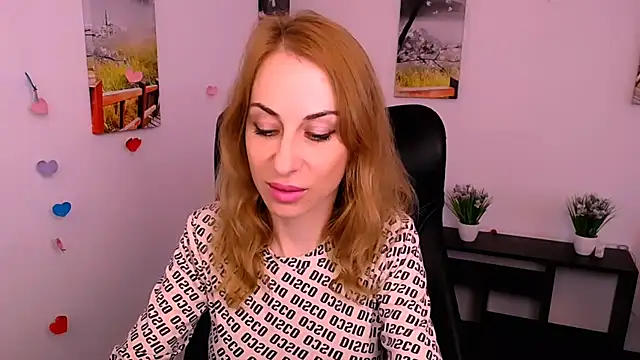 Snapshot of Create_your_own_sun chatting on 11/02/25, 01:46 Create your own sun online show from 11/02/25, 01:46