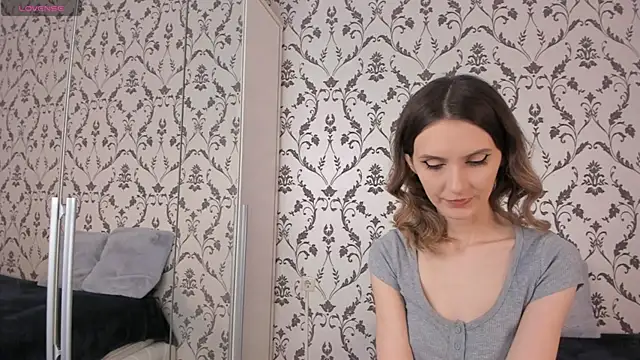 FloraNesli online show from 05/15/26, 07:59