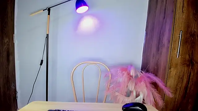 Snapshot of khate_smith chatting on 02/13/26, 04:25 khate smith online show from 02/13/26, 04:25