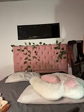 Snapshot of _maki__ chatting on 02/20/26, 02:08 maki online show from 02/20/26, 02:08