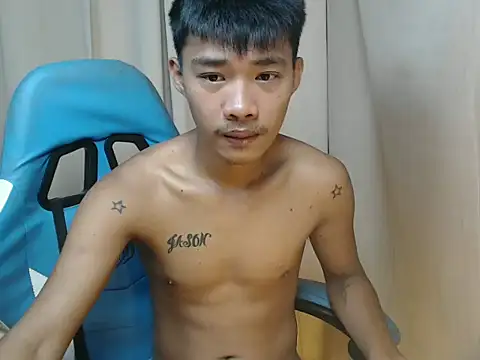 Snapshot of urasianjason chatting on 12/17/25, 11:22 urasianjason online show from 12/17/25, 11:22