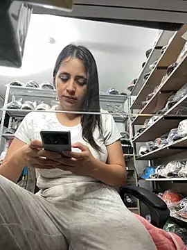 GiaDuque online show from 10/28/25, 11:14