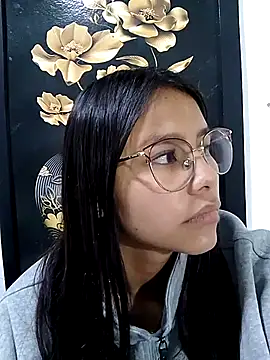 SofieLove 01 online show from 12/17/25, 08:53