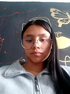 SofieLove 01 online show from 04/04/26, 08:06