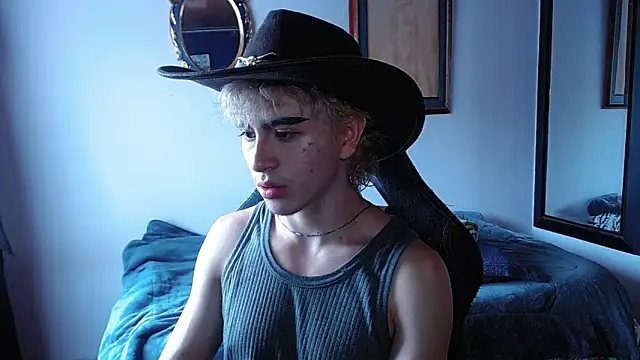 Snapshot of DanteObscuro chatting on 11/19/25, 08:20 DanteObscuro online show from 11/19/25, 08:20