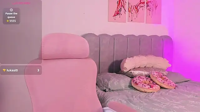 Snapshot of DafneVega chatting on 12/04/25, 02:04 DafneVega online show from 12/04/25, 02:04