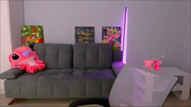 Snapshot of queenofthesense_ chatting on 10/30/25, 04:08 queenofthesense online show from 10/30/25, 04:08