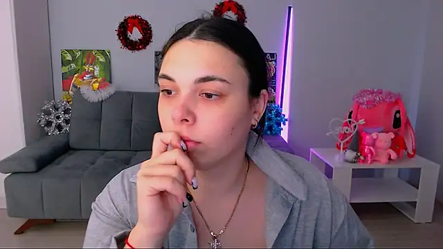 Snapshot of queenofthesense_ chatting on 12/02/25, 10:09 queenofthesense online show from 12/02/25, 10:09