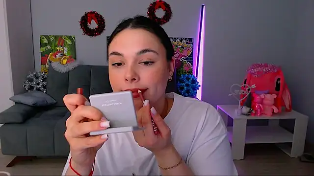 Snapshot of queenofthesense_ chatting on 12/17/25, 09:26 queenofthesense online show from 12/17/25, 09:26