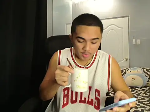 Snapshot of pinoyAdrianneXXX chatting on 10/03/25, 12:29 pinoyAdrianneXXX online show from 10/03/25, 12:29