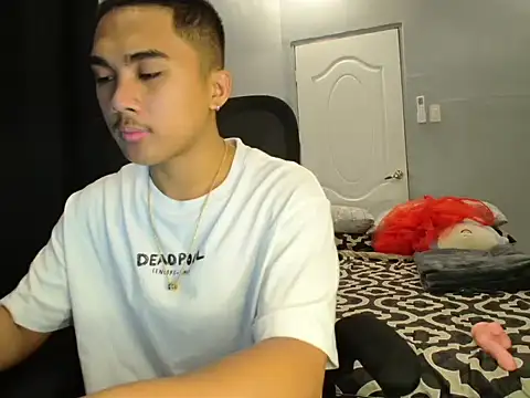 Snapshot of pinoyAdrianneXXX chatting on 10/04/25, 01:14 pinoyAdrianneXXX online show from 10/04/25, 01:14