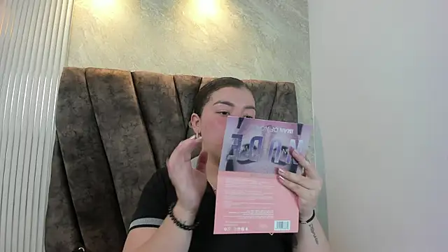 leilapons online show from 11/05/25, 05:13