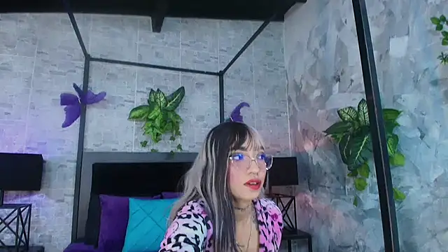 Snapshot of salem_rose chatting on 09/13/25, 08:19 salem rose online show from 09/13/25, 08:19