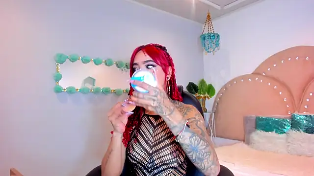 Snapshot of salem_rose chatting on 10/13/25, 08:09 salem rose online show from 10/13/25, 08:09