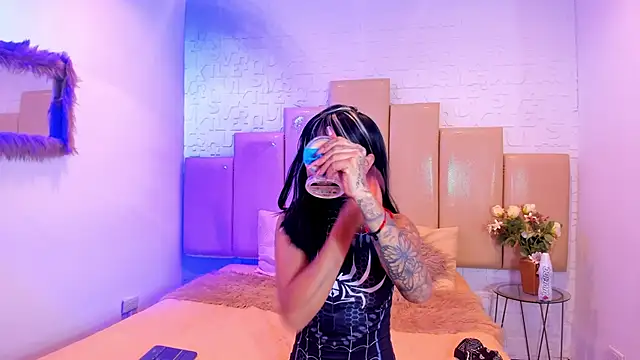 Snapshot of salem_rose chatting on 10/23/25, 08:18 salem rose online show from 10/23/25, 08:18