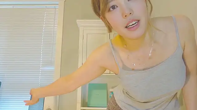 Snapshot of Nana_with chatting on 11/29/25, 05:38 Nana with online show from 11/29/25, 05:38