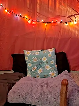 PeachyAriel online show from 10/13/25, 01:16