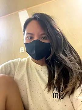 Snapshot of -Mie-xxx chatting on 10/24/25, 11:39 -Mie-xxx online show from 10/24/25, 11:39