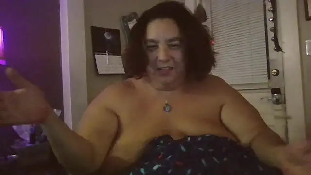 Snapshot of lil-gemini-hippy chatting on 12/04/25, 04:00 lil-gemini-hippy online show from 12/04/25, 04:00