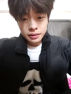 Snapshot of junjun1189 chatting on 12/15/25, 12:26 junjun1189 online show from 12/15/25, 12:26