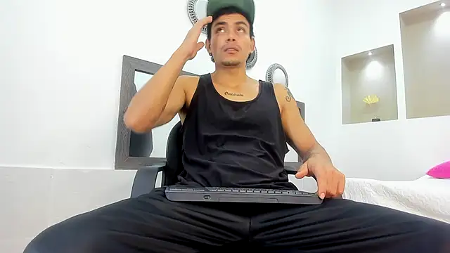 Snapshot of Tommy_kurtt chatting on 10/30/25, 02:29 Tommy kurtt online show from 10/30/25, 02:29