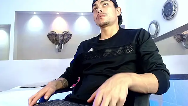 Snapshot of Tommy_kurtt chatting on 11/01/25, 10:28 Tommy kurtt online show from 11/01/25, 10:28