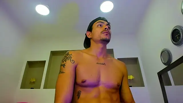 Snapshot of Tommy_kurtt chatting on 11/07/25, 01:11 Tommy kurtt online show from 11/07/25, 01:11