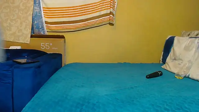 CandyMayaxx2 online show from 12/04/25, 05:21