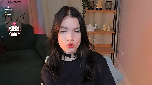 Snapshot of Sophie_SkyAngel chatting on 10/14/25, 01:45 Sophie SkyAngel online show from 10/14/25, 01:45