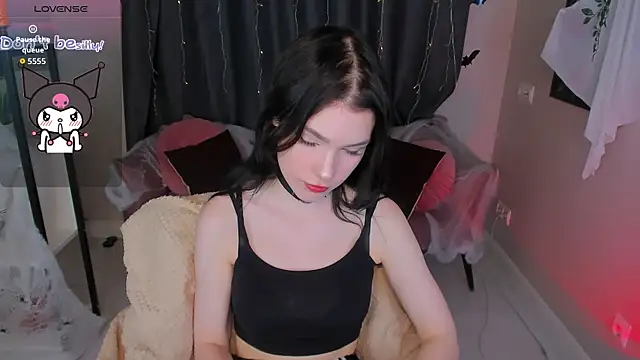 Snapshot of Sophie_SkyAngel chatting on 10/23/25, 02:05 Sophie SkyAngel online show from 10/23/25, 02:05