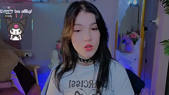 Snapshot of Sophie_SkyAngel chatting on 10/28/25, 01:47 Sophie SkyAngel online show from 10/28/25, 01:47