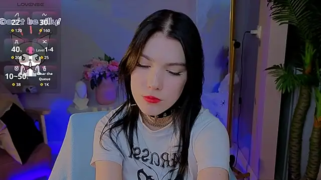 Snapshot of Sophie_SkyAngel chatting on 10/29/25, 01:35 Sophie SkyAngel online show from 10/29/25, 01:35