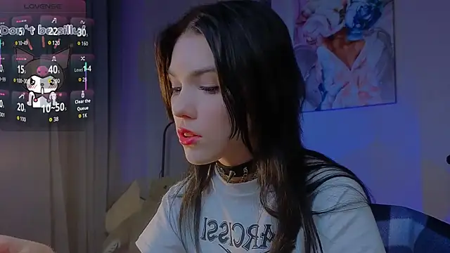 Snapshot of Sophie_SkyAngel chatting on 11/05/25, 01:33 Sophie SkyAngel online show from 11/05/25, 01:33