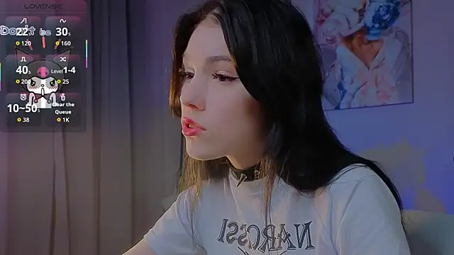 Snapshot of Sophie_SkyAngel chatting on 11/06/25, 09:05 Sophie SkyAngel online show from 11/06/25, 09:05