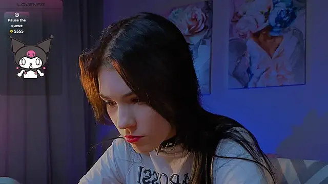 Snapshot of Sophie_SkyAngel chatting on 11/13/25, 08:52 Sophie SkyAngel online show from 11/13/25, 08:52