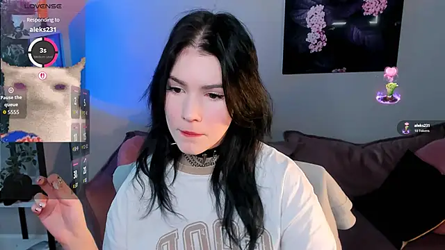 Snapshot of Sophie_SkyAngel chatting on 11/21/25, 01:43 Sophie SkyAngel online show from 11/21/25, 01:43