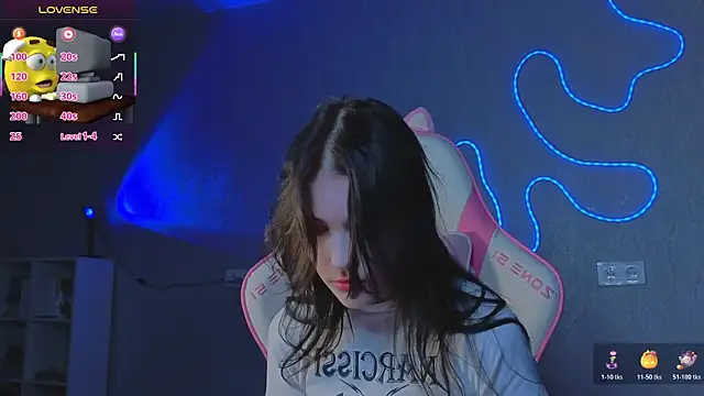 Snapshot of Sophie_SkyAngel chatting on 12/21/25, 12:23 Sophie SkyAngel online show from 12/21/25, 12:23