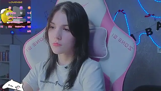 Snapshot of Sophie_SkyAngel chatting on 01/08/26, 02:19 Sophie SkyAngel online show from 01/08/26, 02:19