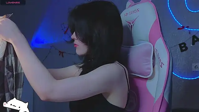 Snapshot of Sophie_SkyAngel chatting on 01/11/26, 04:28 Sophie SkyAngel online show from 01/11/26, 04:28