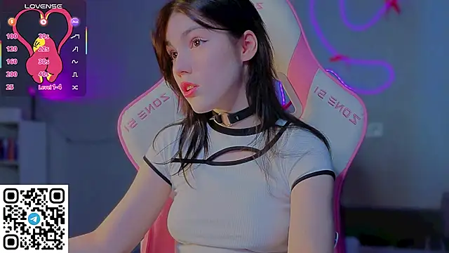 Snapshot of Sophie_SkyAngel chatting on 02/18/26, 12:12 Sophie SkyAngel online show from 02/18/26, 12:12